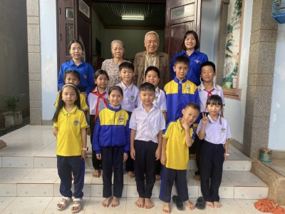 HÀNH TRÌNH ĐỊA CHỈ ĐỎ- LIÊN ĐỘI TIỂU HỌC NAM BAN II THĂM HỎI ANH HÙNG LỰC LƯỢNG VŨ TRANG NHÂN NGÀY 22/12